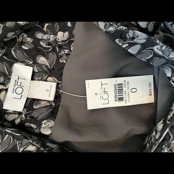 NWT Ann Taylor Loft gray tiered ruffle skirt - Picture 4 of 5